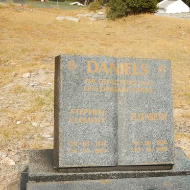 DANIELS Stephen Clement 1914-1960 &amp; Elizabeth 1920-2003