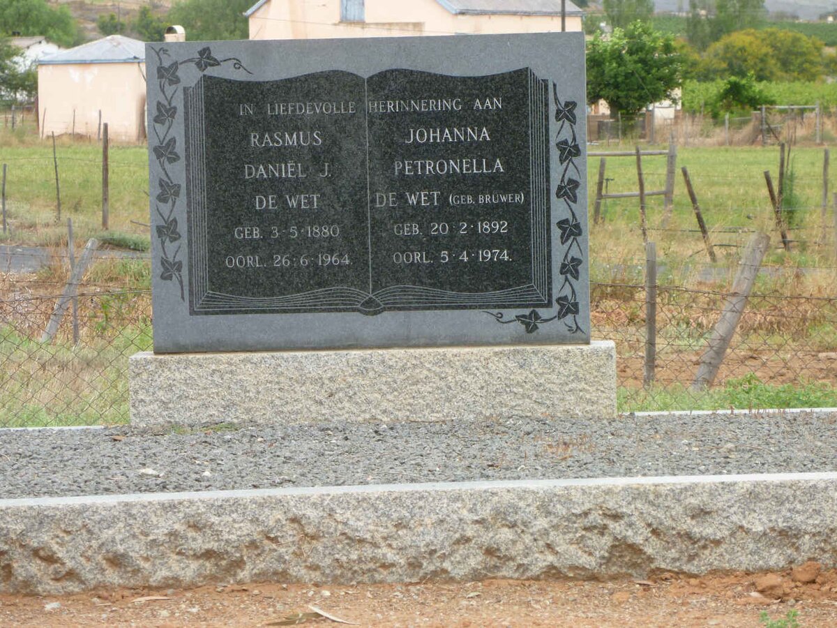 WET Rasmus Daniel J., de 1880-1964 &amp; Johanna Petronella BRUWER 1892-1974
