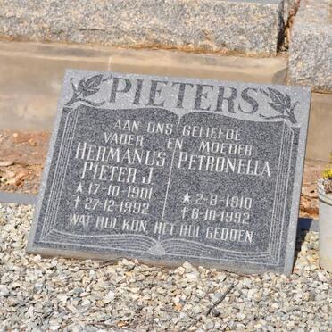 PIETERS Hermanus Pieter J. 1901-1992 &amp; Petronella 1910-1992