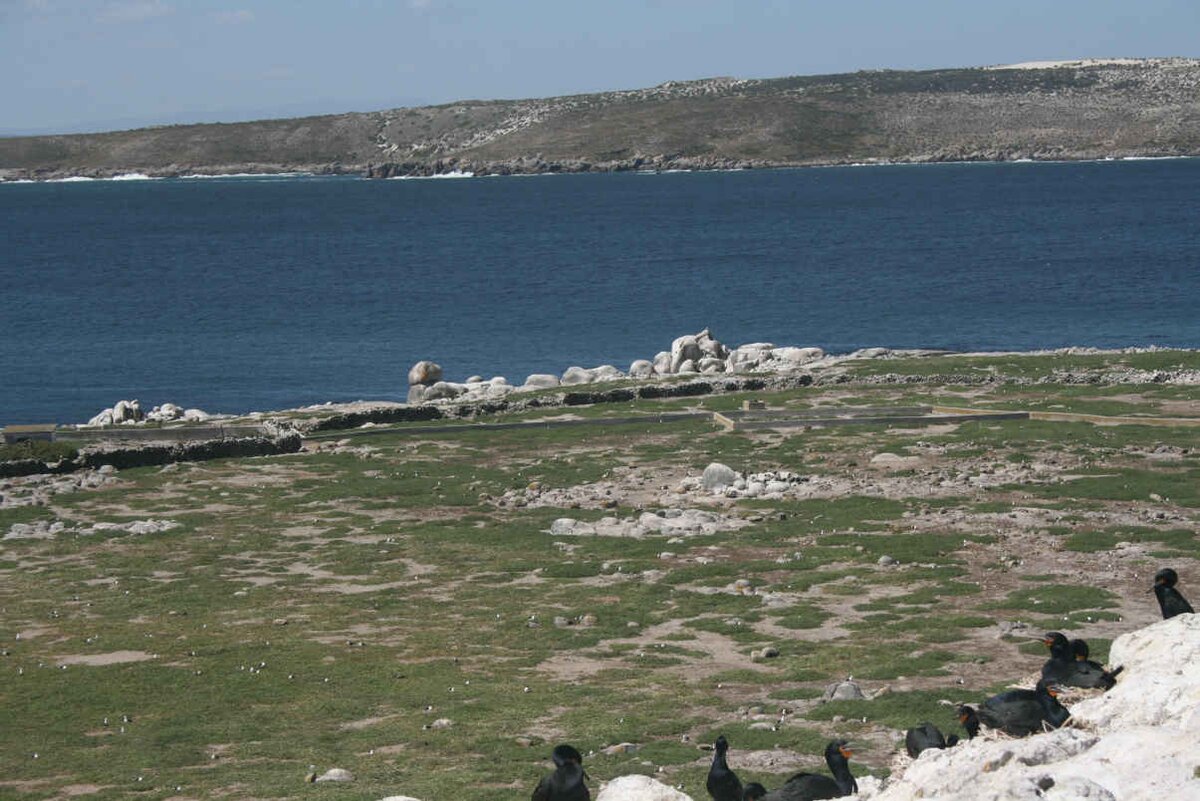 03. Cemetery and lonely grave to East 