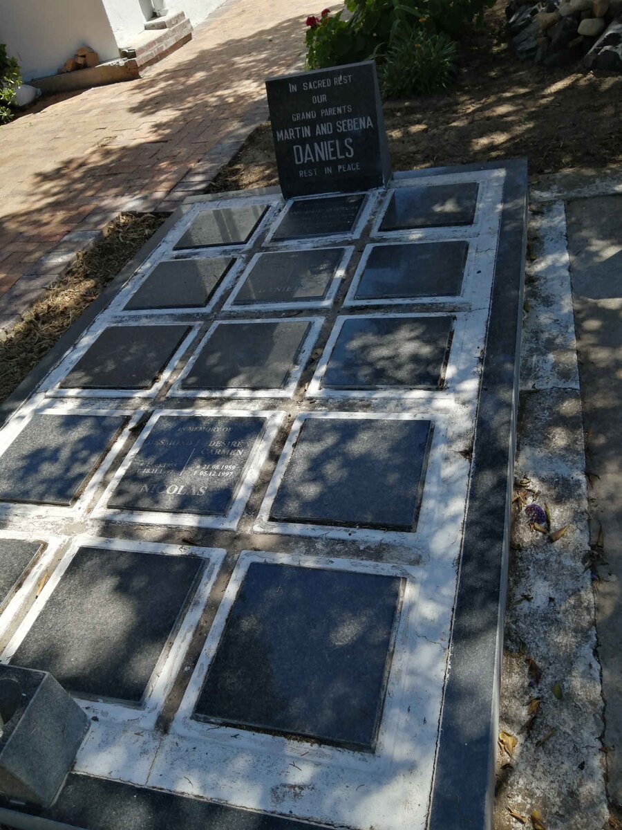 DANIELS :: BOSCH :: NICOLAS