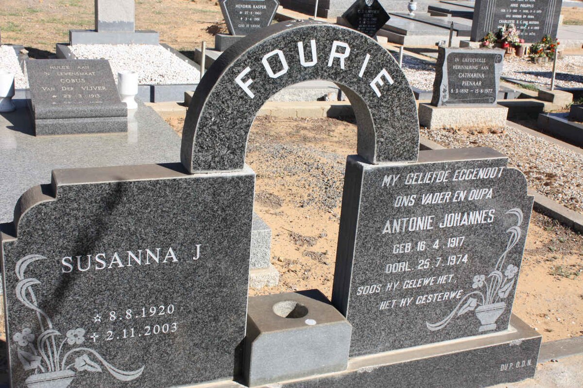FOURIE Antonie Johannes 1917-1974 &amp; Susanna J. 1920-2003