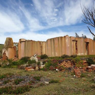 4. Huis by Begrafplaas