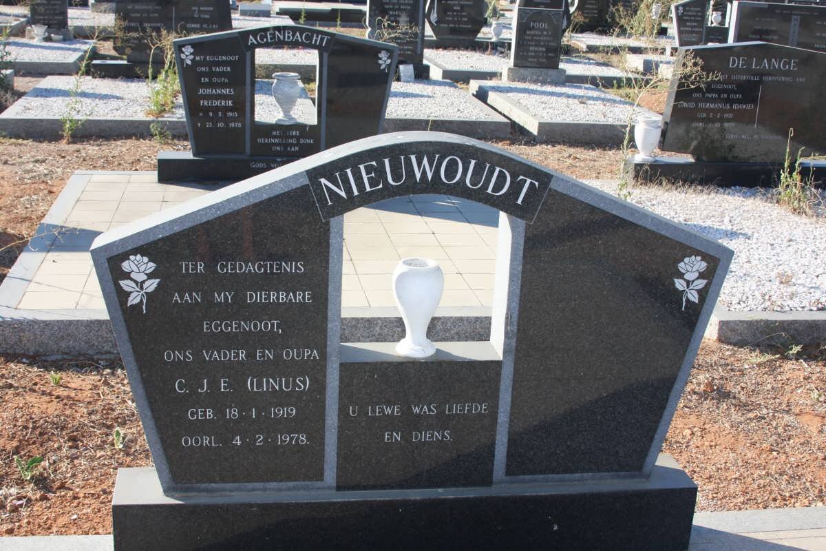 NIEUWOUDT G.J.E. 1919-1978