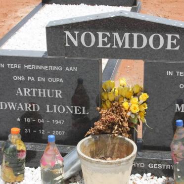 NOEMDOE Arthur Edward Lionel 1947-2007 &amp; Magrieta 1955-2008