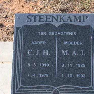 STEENKAMP C.J.H. 1910-1978 &amp; M.A.J. 1925-1992
