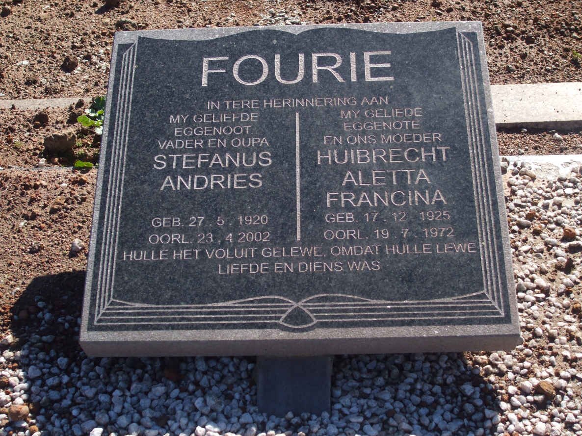 FOURIE Stefanus Andries 1920-2002 &amp; Huibrecht Aletta Francina 1925-1972