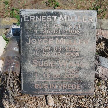 MULLER Ernest 1913-1996 &amp; Joyce 1922-2008 :: WAHL Susie 1924-2008