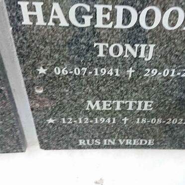 HAGEDOORN Tonij 1941-2023 &amp; Mettie 1941-2022