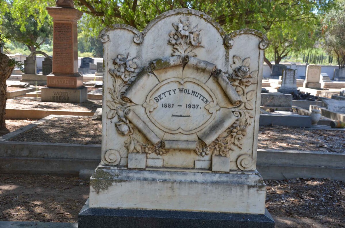 WOLHUTER Betty 1887-1937