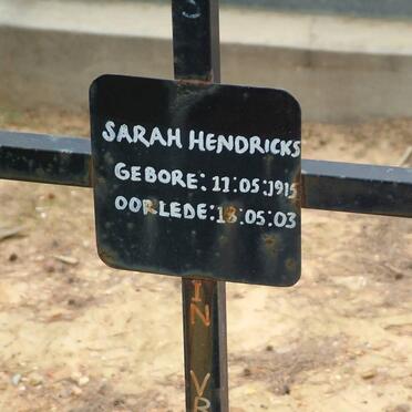HENDRICKS Sarah 1915-2003