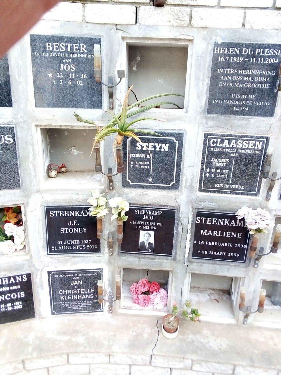 BESTER Jos 1936-2002 :: PLESSIS Helen, du 1919-2004 :: STEYN Johan A. 1928-2010 :: CLAASSEN Jacobus Ernst 1927-2016