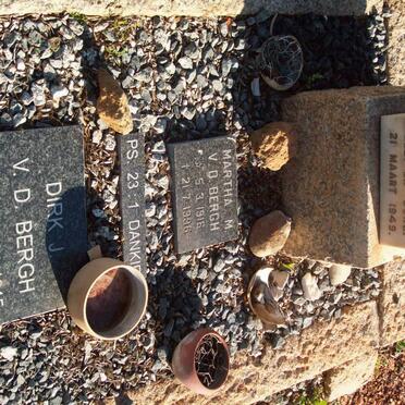 BERGH Dirk J., v.d. 1915-1999 &amp; Martha M. 1916-1996 :: V.D. BERG seuntjie 1949-1949