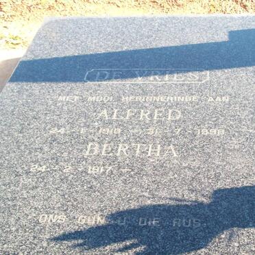 VRIES Alfred, de 1910-1998 &amp; Bertha 1917-