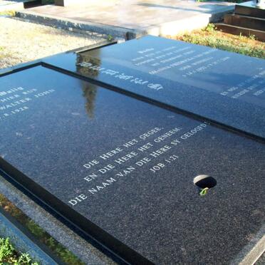 BEUKES Walter John 1928- &amp; Johanna Fredricka van Druten nee WINDELL 1922-2006