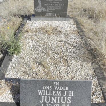 JUNIUS Willem J.H. 1918-1994 &amp; Engela Karolina JOUBERT 1926-1974