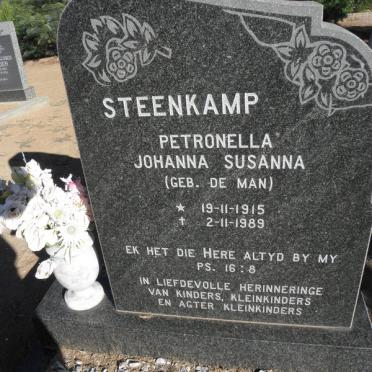 STEENKAMP Petronella Johanna Susanna nee de MAN 1915-1989