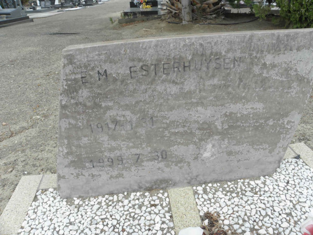 ESTERHUYSEN E.M. 1917-1999