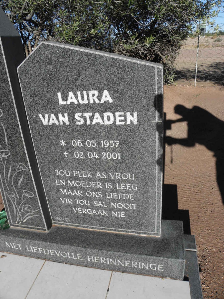 STADEN Laura, van 1957-2001