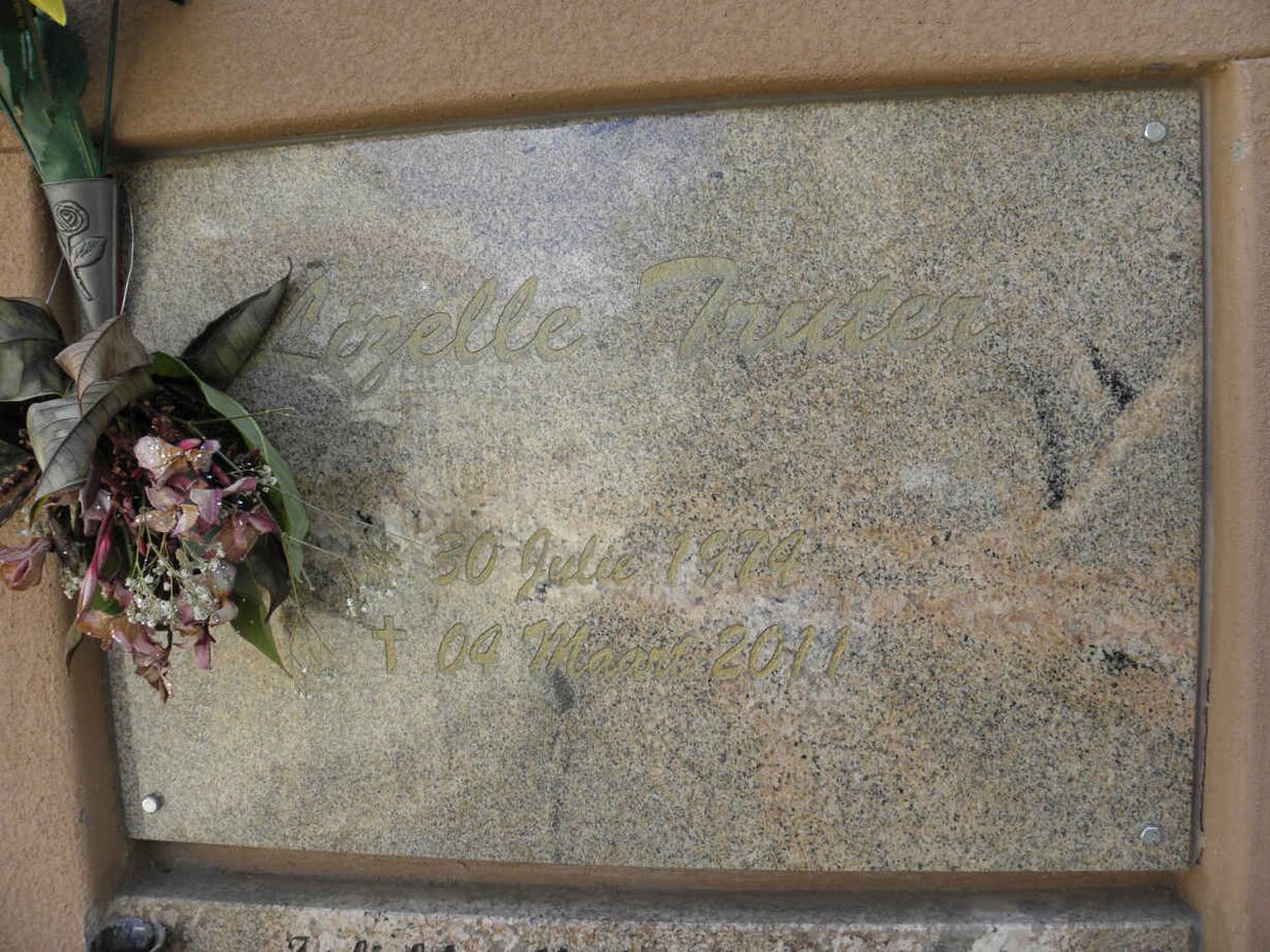 FRUTER Lizelle 1974-2011