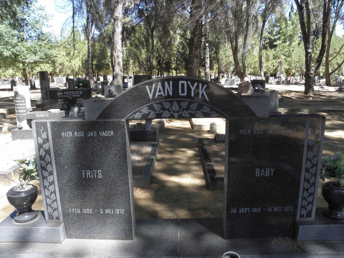 DYK Frits, van 1902-1972 &amp; Baby 1910-1972