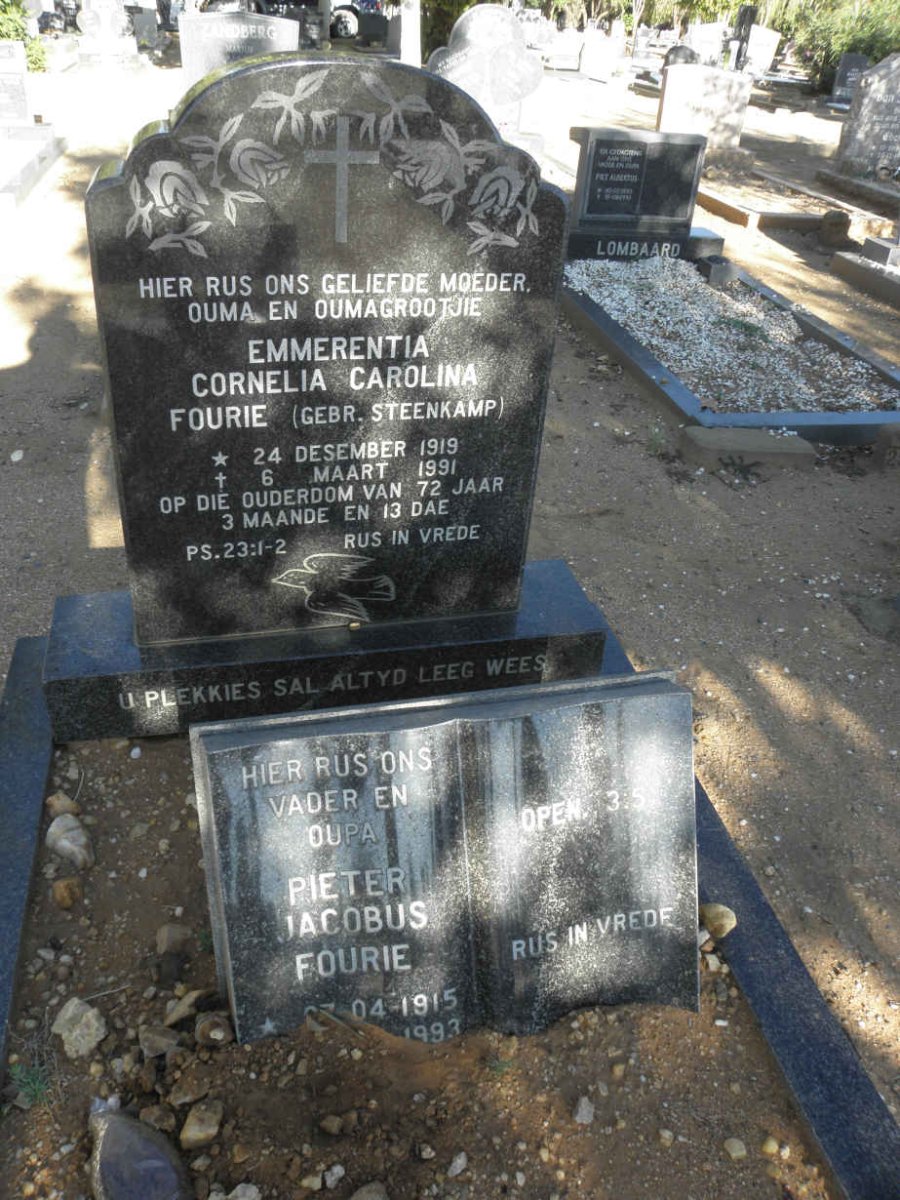 FOURIE Pieter Jacobus 1915-1993 &amp; Emmerentia Cornelia Carolina STEENKAMP 1919-1991