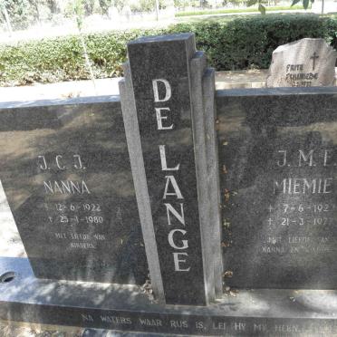 LANGE J.C.J., de 1922-1980 &amp; J.M.E. 192?-1977