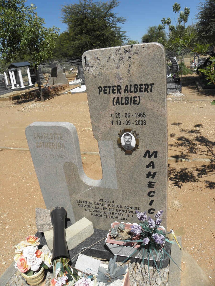 MAHECIC Peter Albert 1965-2008 &amp; Charlotte Catharina 1962-