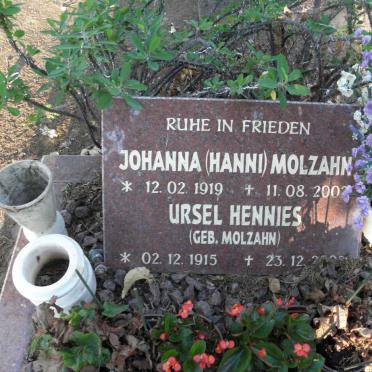 MOLZAHN Johanna 1919-2002 :: HENNIES Ursel nee MOLZAHN 1915-200?