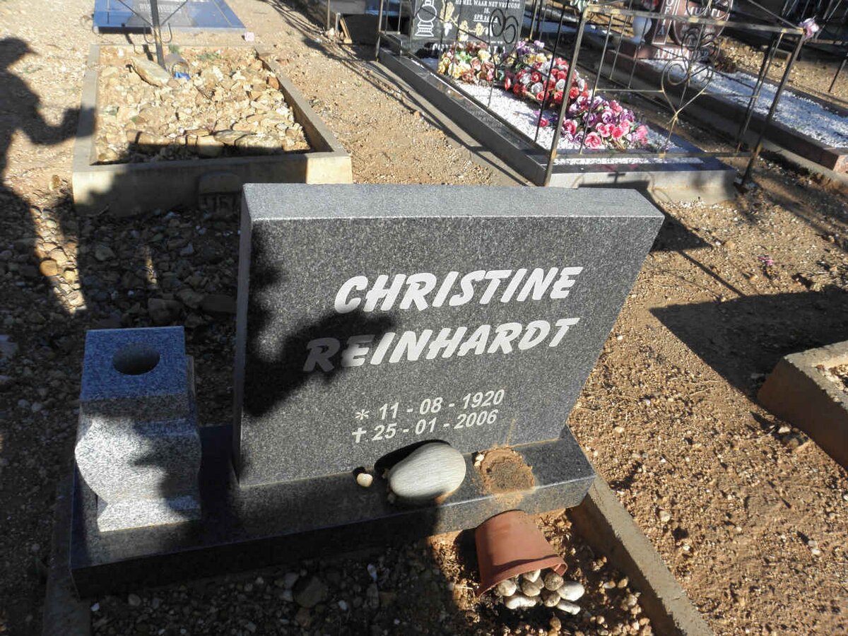 REINHARDT Christine 1920-2006