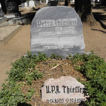 THIESSEN Petra nee PETERSEN 1904-1946 : : THIESSEN U.P.A 1933-2000