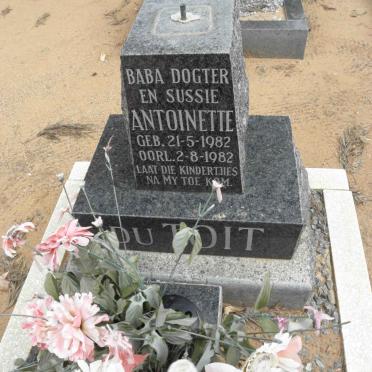 TOIT Antoinette, du 1982-1982