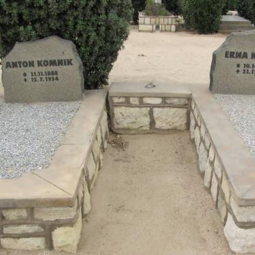 KOMNIK Anton 1888-1954 &amp; Erna 1900-1987