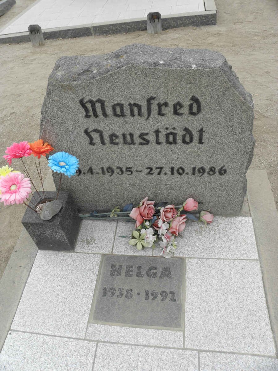 NEUSTÄDT Manfred 1935-1986 &amp; Helga 1938-1992