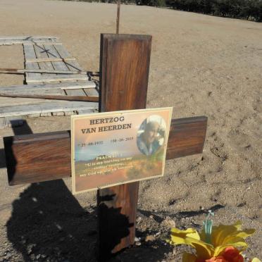 HEERDEN Hertzog, van 1932-2015