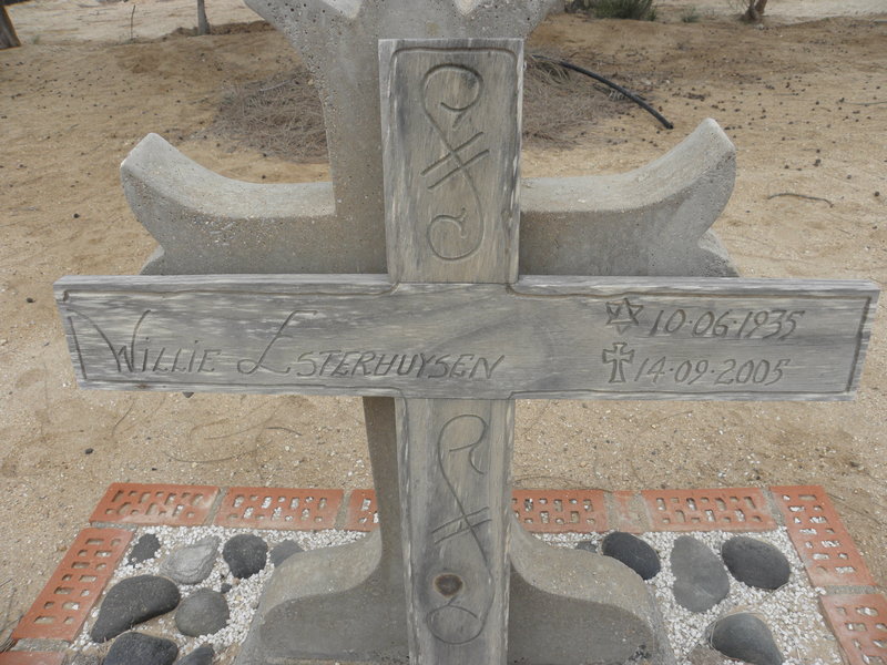 ESTERHUYSEN Willie 1935-2005